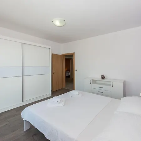 Apartment Snjezana