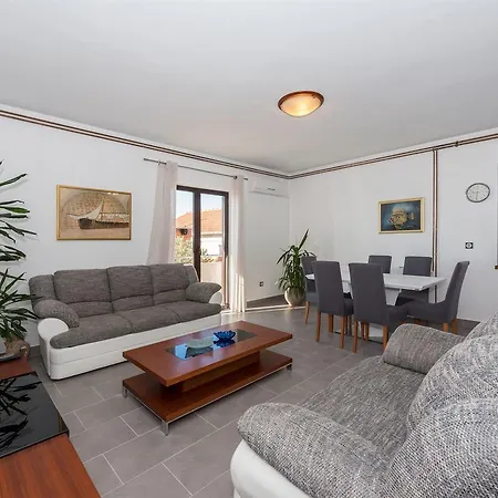 Apartment Snjezana