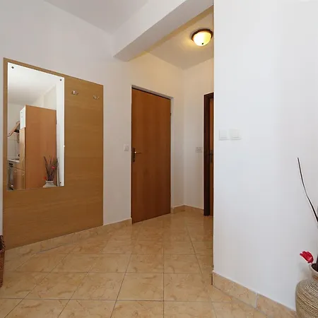 Apartment Snjezana *