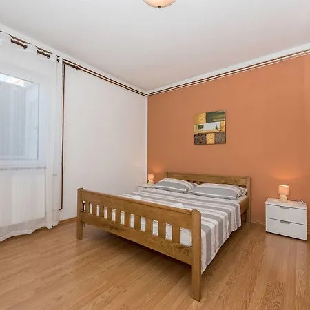 Apartment Snjezana *