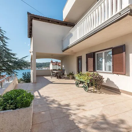 Snjezana Apartment *