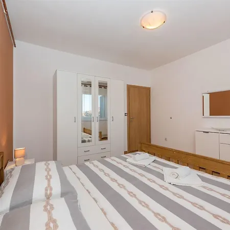 Apartment Snjezana *